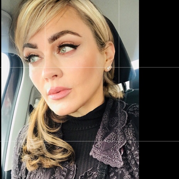 Meet your Posher, Ella - Picture 3 of 6